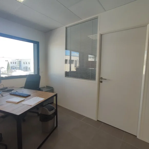 Bureau privé 39 m² 7 postes Coworking Route de Berre Aix-en-Provence 13090 - photo 5