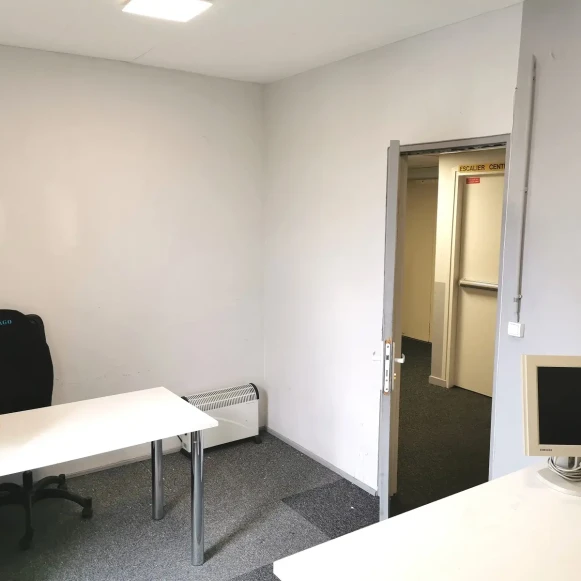 Bureau privé 11 m² 3 postes Coworking Avenue Michelet Saint-Ouen-sur-Seine 93400 - photo 4