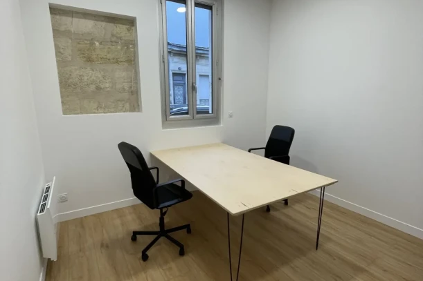 Bureau privé - 33000 - 2 postes - 550€