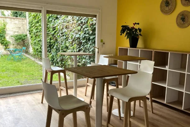 Espace indépendant - 33300 - 12 postes - 4800€