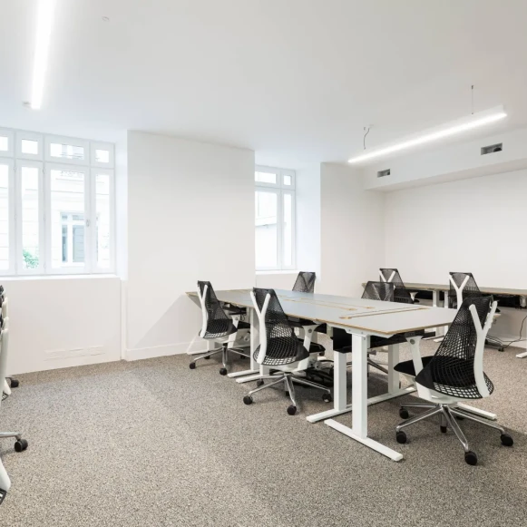 Bureau privé 27 m² 12 postes Coworking Rue de Montholon Paris 75009 - photo 12