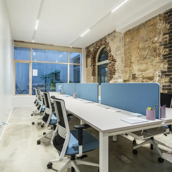 Bureau privé 20 m² 8 postes Coworking Rue Saint-Antoine Paris 75004 - photo 2