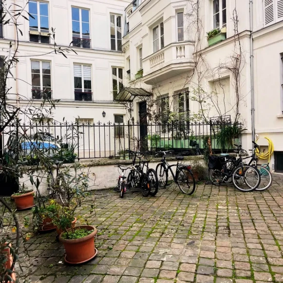 Espace indépendant 95 m² 16 postes Location bureau Rue d'Amsterdam Paris 75009 - photo 1
