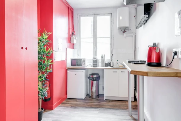 Bureau privé - 75008 - 2 postes - 900€