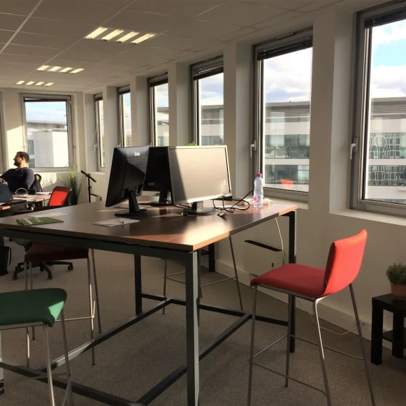 Bureau privé 30 m² 6 postes Coworking Rue de Mantes Colombes 92700 - photo 4