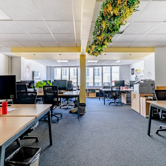 Bureau privé 70 m² 20 postes Location bureau Rue de Rochechouart Paris 75009 - photo 1