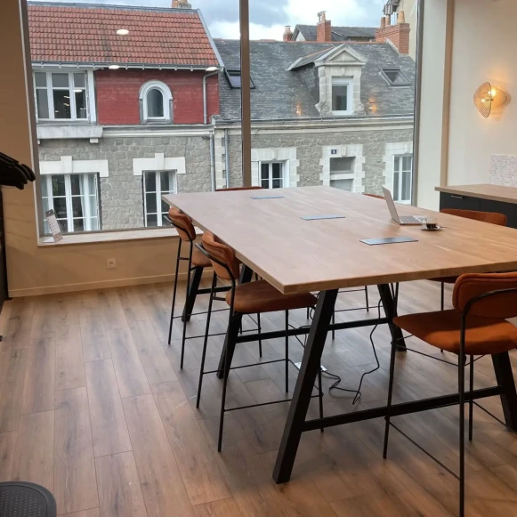 Open Space  6 postes Coworking Rue Pitre Chevalier Nantes 44000 - photo 1