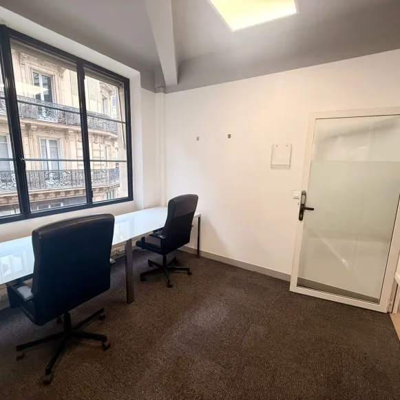 Bureau privé 16 m² 5 postes Location bureau Rue de Richelieu Paris 75002 - photo 6