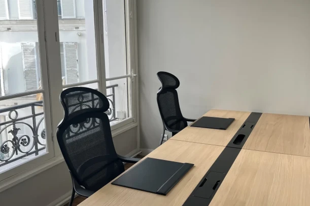 Bureau privé - 75008 - 2 postes - 980€
