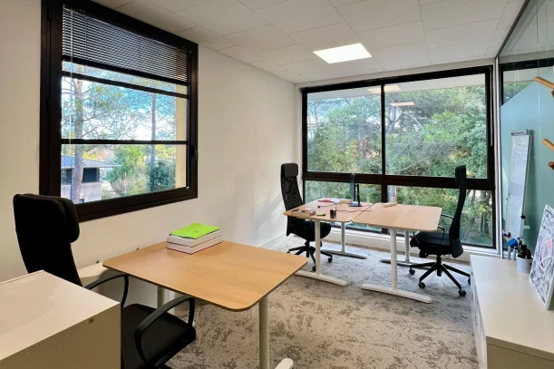 Bureau privé - 13290 - 3 postes - 1100€