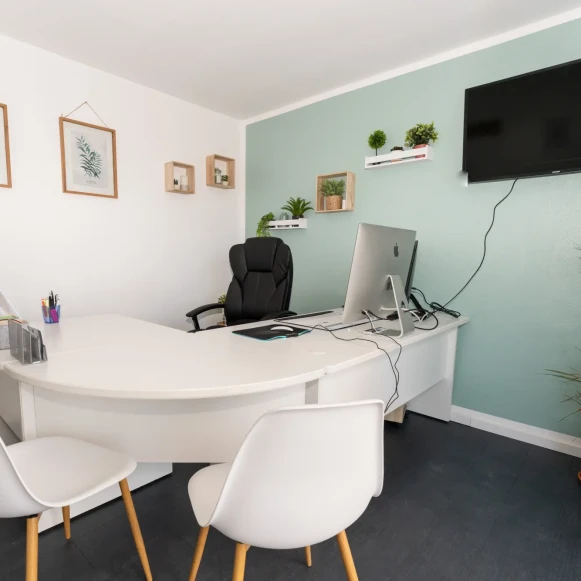 Bureau privé 11 m² 1 poste Location bureau Rue Jean Jaurès Brionne 27800 - photo 3