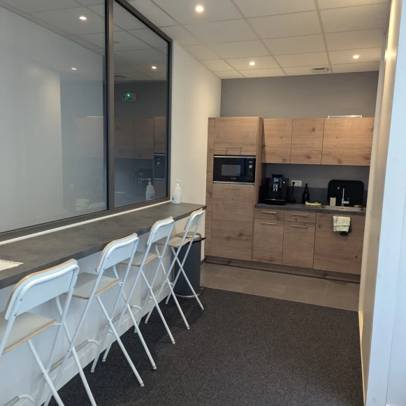 Bureau privé 50 m² 10 postes Coworking Rue Charles Sanglier Orléans 45000 - photo 6