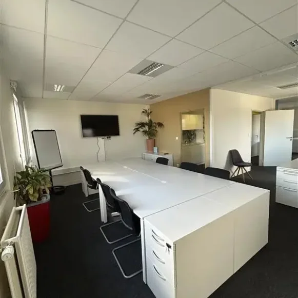 Bureau privé 15 m² 5 postes Coworking Rue du Pont de Paris Beauvais 60000 - photo 4