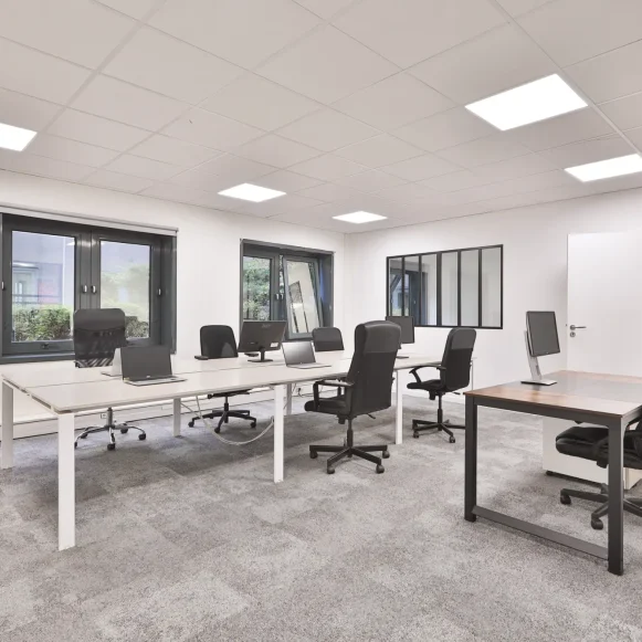 Bureau privé 45 m² 8 postes Location bureau Quai Gallieni Suresnes 92150 - photo 1