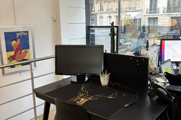 Open Space - 75017 - 2 postes - 350€