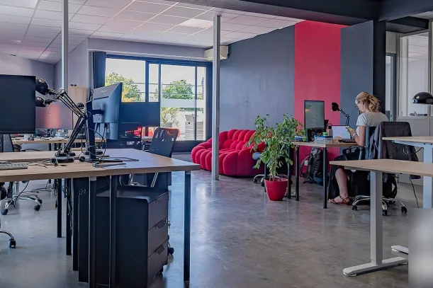 Open Space - 17000 - 28 postes - 160€