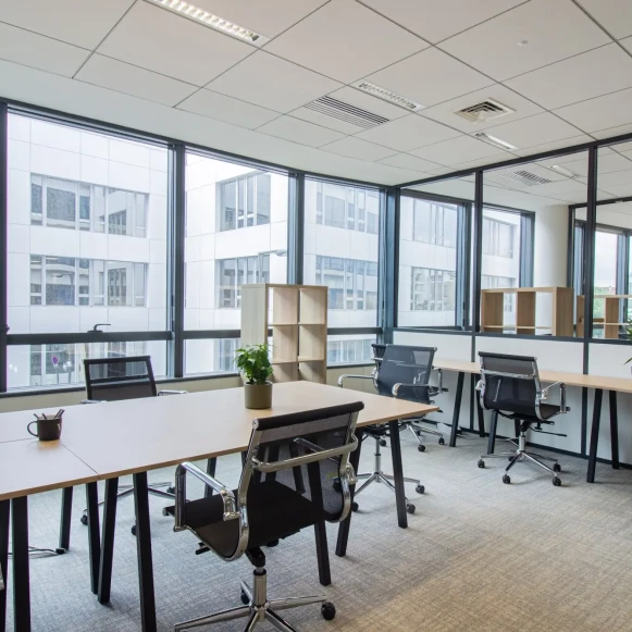 Bureau privé 18 m² 5 postes Coworking Rue Rouget de Lisle Suresnes 92150 - photo 2