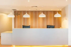 Bureau privé - 35136 - 15 postes - 2516€