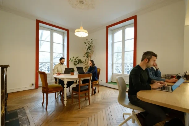 Open Space - 44000 - 10 postes - 249€