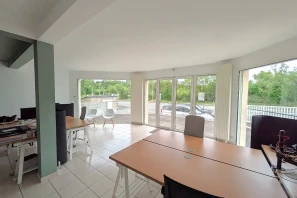 Open Space - 44980 - 8 postes - 195€