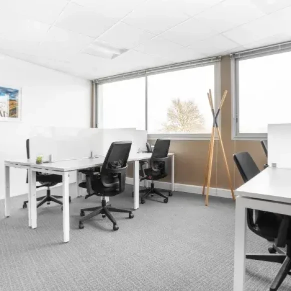 Bureau privé 30 m² 6 postes Location bureau Avenue Neil Armstrong Mérignac 33700 - photo 1