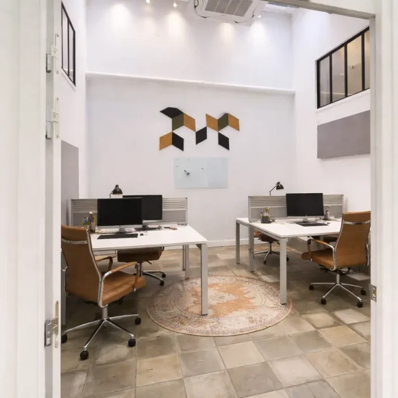 Bureau privé 16 m² 4 postes Coworking Rue Martel Paris 75010 - photo 2