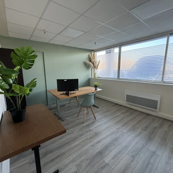 Bureau privé 19 m² 2 postes Coworking Rue Victor Baltard à Tourcoing Tourcoing 59200 - photo 2