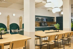 Open Space - 75002 - 100 postes - 270€