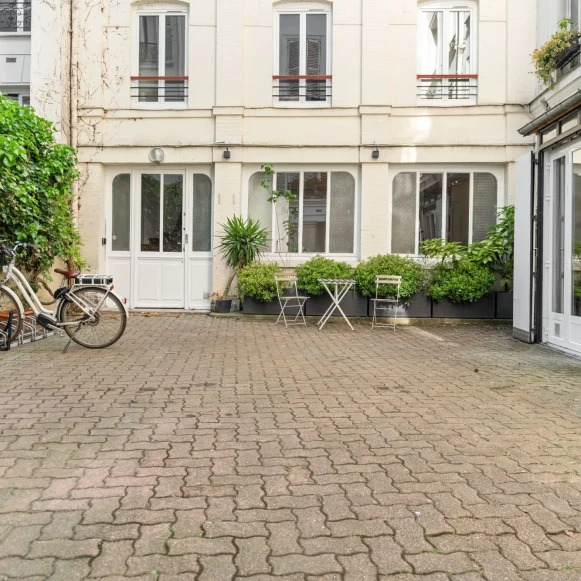 Bureau privé 130 m² 18 postes Location bureau Rue Blanche Paris 75009 - photo 2