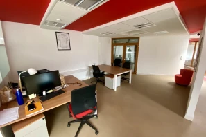 Open Space - 73000 - 8 postes - 250€