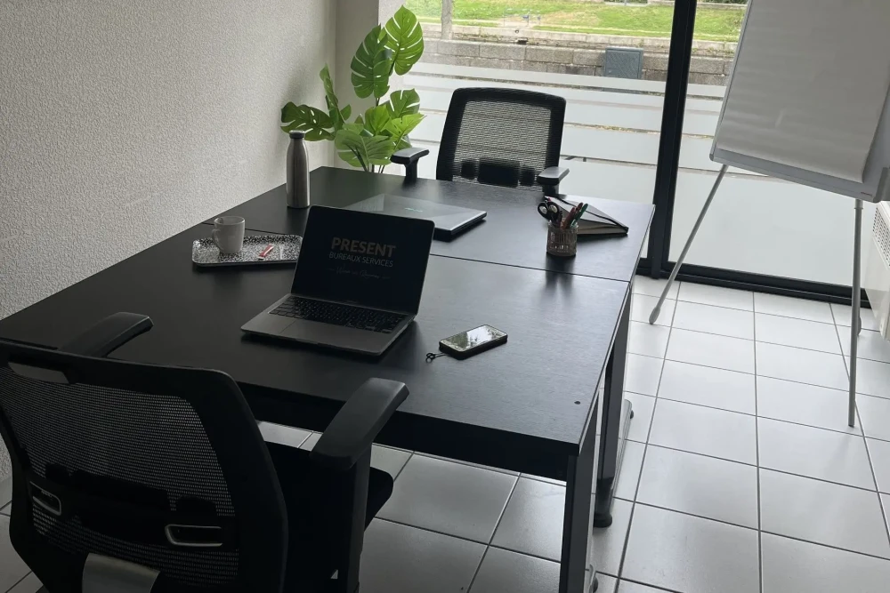 Bureau privé - 35000 - 2 postes - 650€