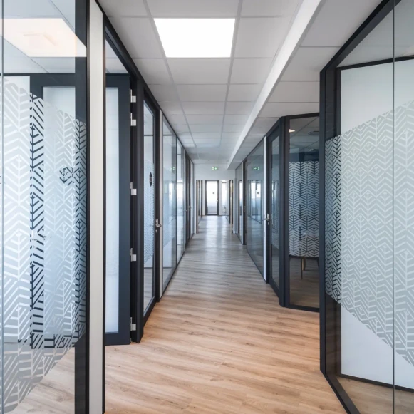 Bureau privé 25 m² 6 postes Coworking Rue Océane Saint-Herblain 44800 - photo 1