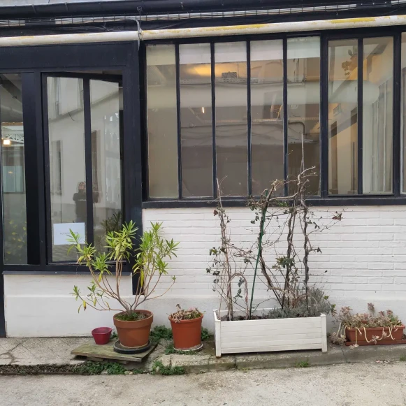 Bureau privé 20 m² 8 postes Location bureau Rue des Arquebusiers Paris 75003 - photo 5