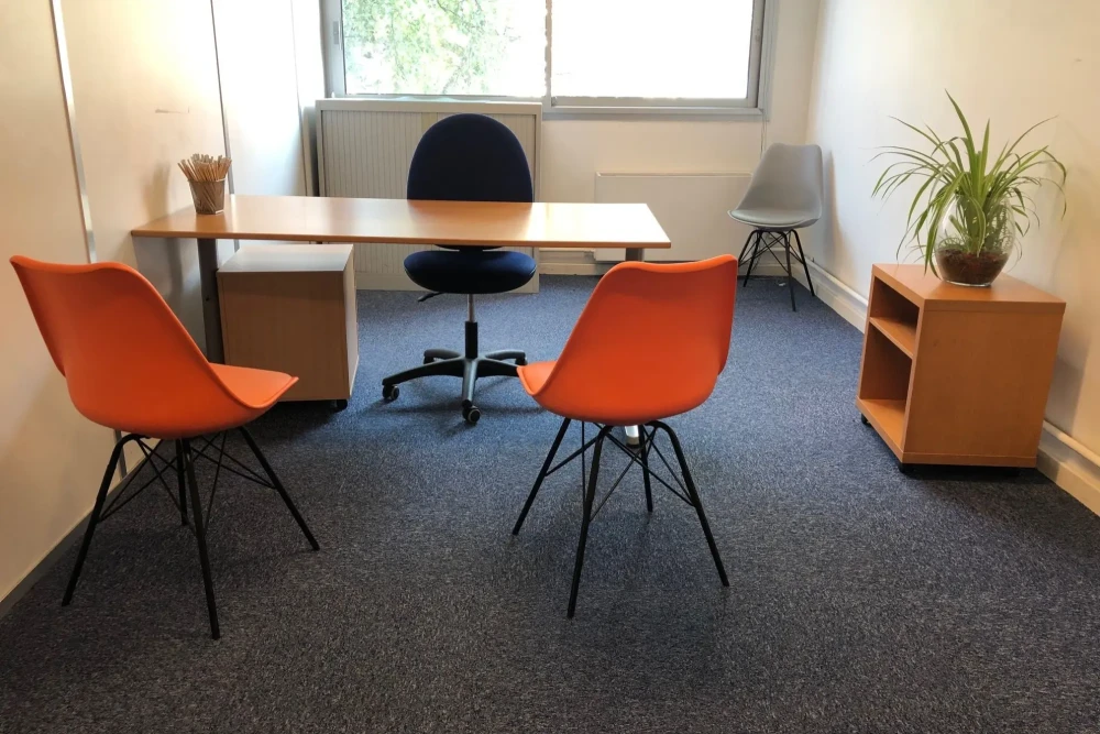 Bureau privé - 92500 - 2 postes - 790€