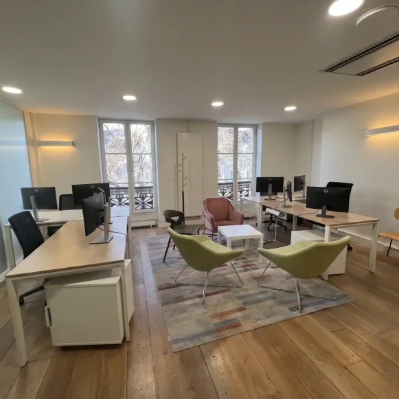 Bureau privé 40 m² 12 postes Location bureau Rue Royale Paris 75008 - photo 1