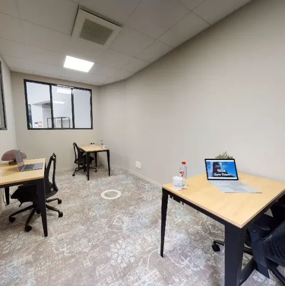 Bureau privé 14 m² 4 postes Location bureau Avenue Thiers Nice 06000 - photo 1