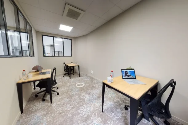 Bureau privé - 06000 - 4 postes - 932€