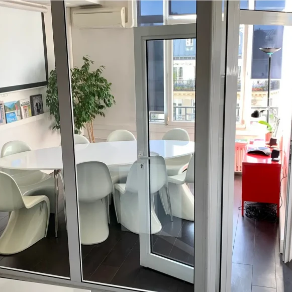 Bureau privé 8 m² 2 postes Location bureau Avenue de la République Paris 75011 - photo 4