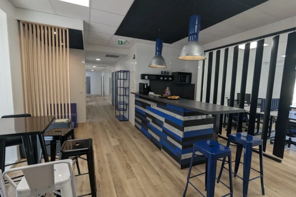 Open Space - 13770 - 6 postes - 220€