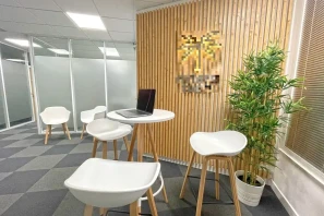 Bureau privé - 06200 - 2 postes - 700€