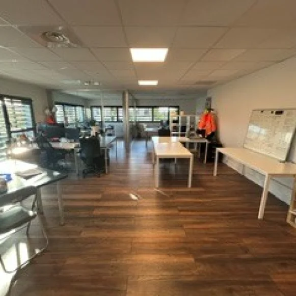Bureau privé 130 m² 20 postes Coworking Rue de la tramontane Aix-en-Provence 13090 - photo 9