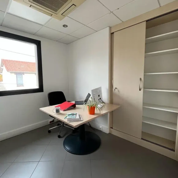 Bureau privé 14 m² 1 poste Coworking Rue Francoeur Viry-Châtillon 91170 - photo 4