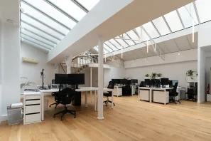 Open Space - 75010 - 4 postes - 550€