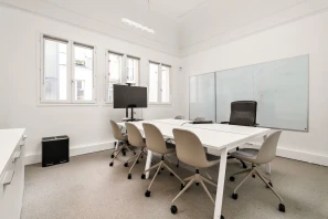 Espace indépendant - 75010 - 98 postes - 52000€