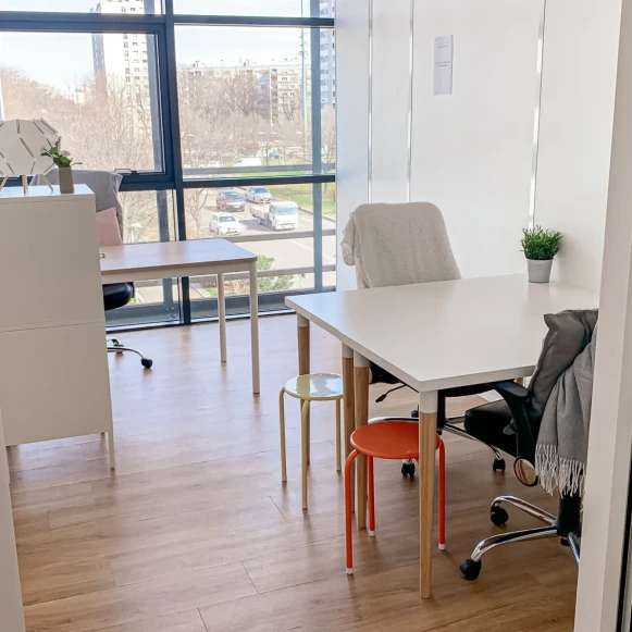 Bureau privé 10 m² 3 postes Coworking Avenue Tony Garnier Lyon 69007 - photo 1