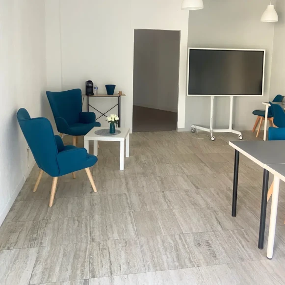 Open Space  5 postes Coworking Rue dou Fabriguié Draguignan 83300 - photo 5