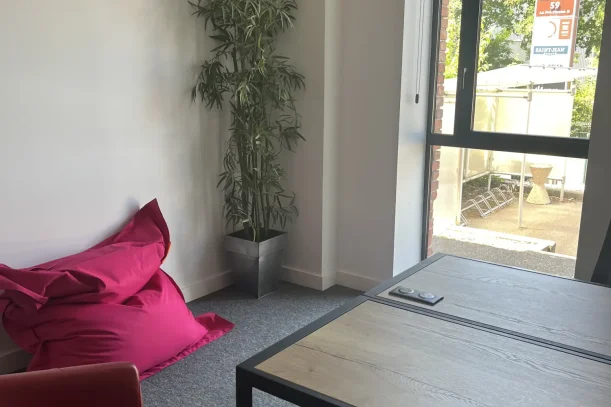 Bureau privé - 69570 - 3 postes - 700€