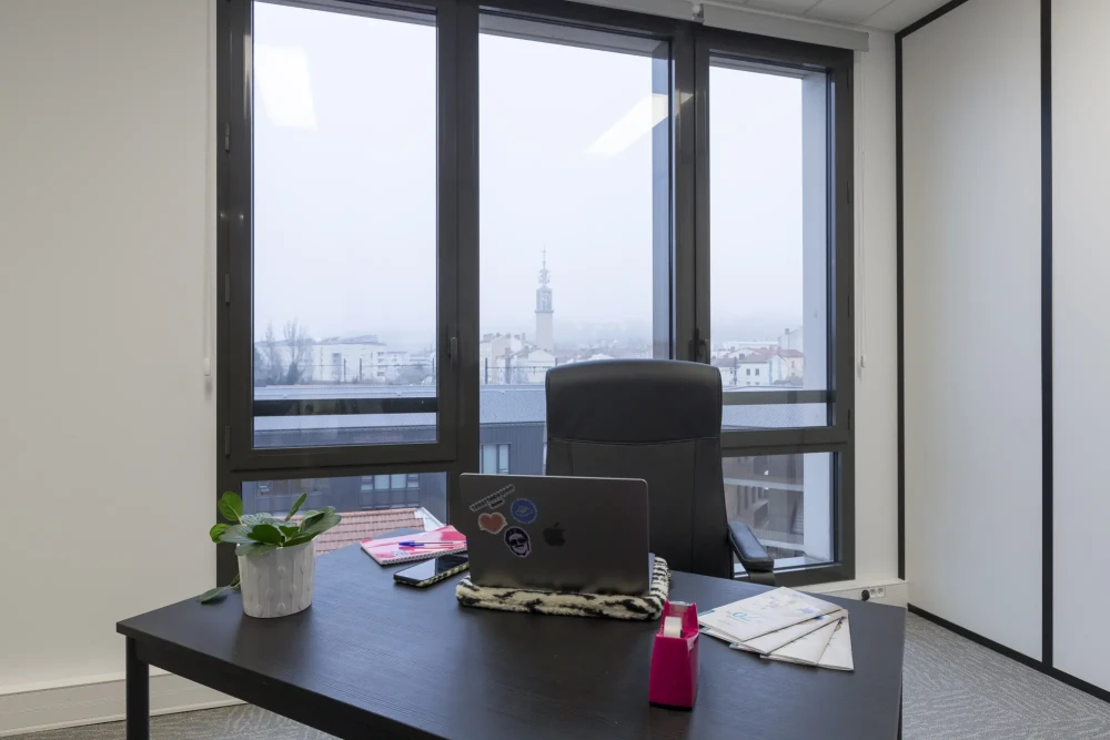 Bureau privé - 69009 - 2 postes - 390€