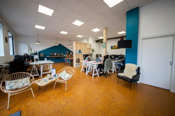 Open Space - 63530 - 1 poste - 180€