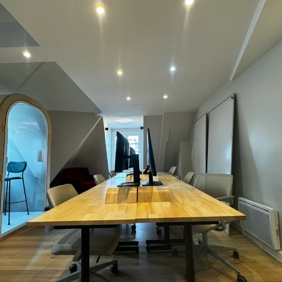 Bureau privé 70 m² 8 postes Location bureau Rue Blondel Paris 75002 - photo 4